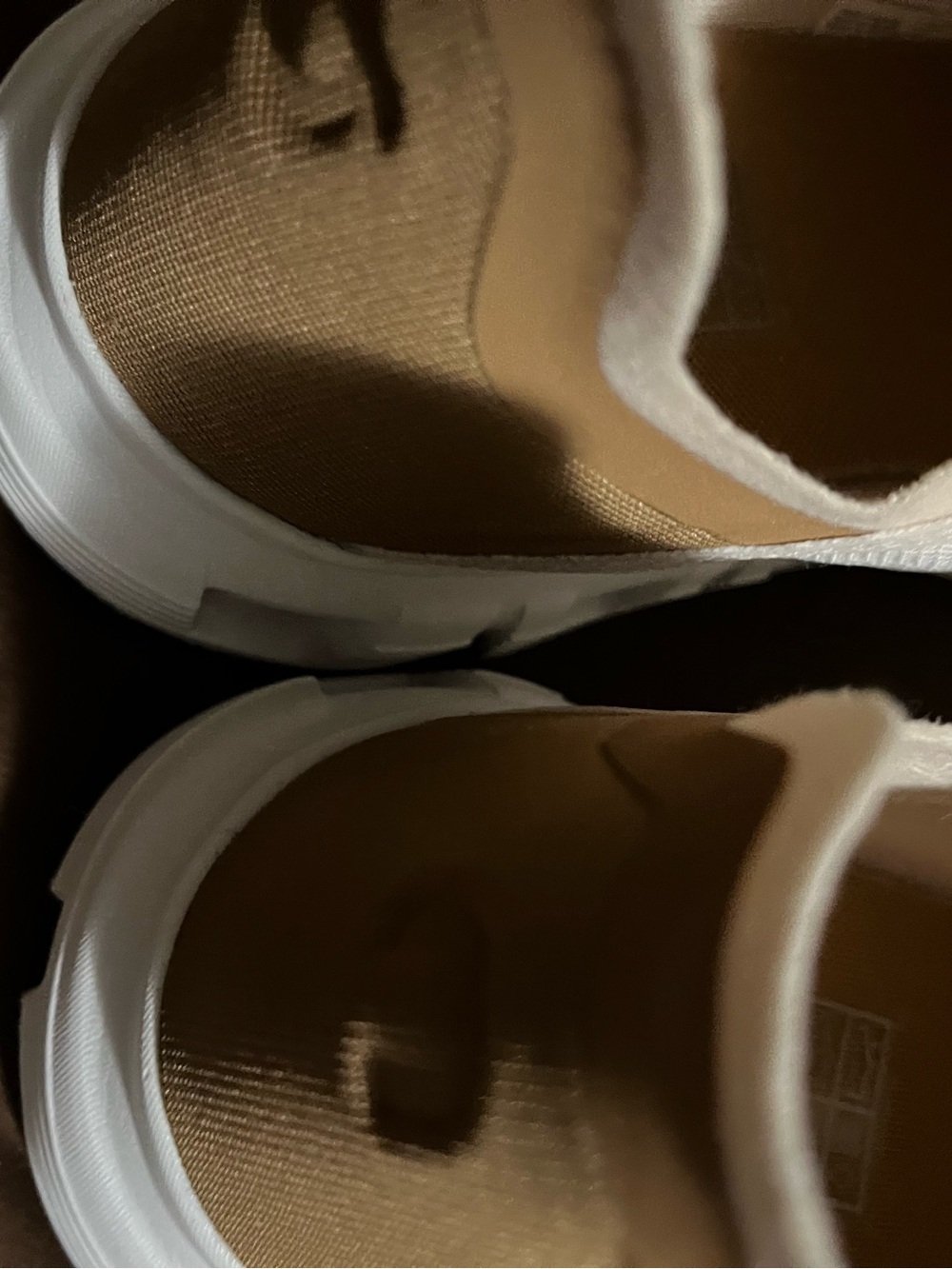 On Running Cloud 6 Coast Sneaker Gardenia/sphinx Cloud
(Cream) - Picture 10 of 16